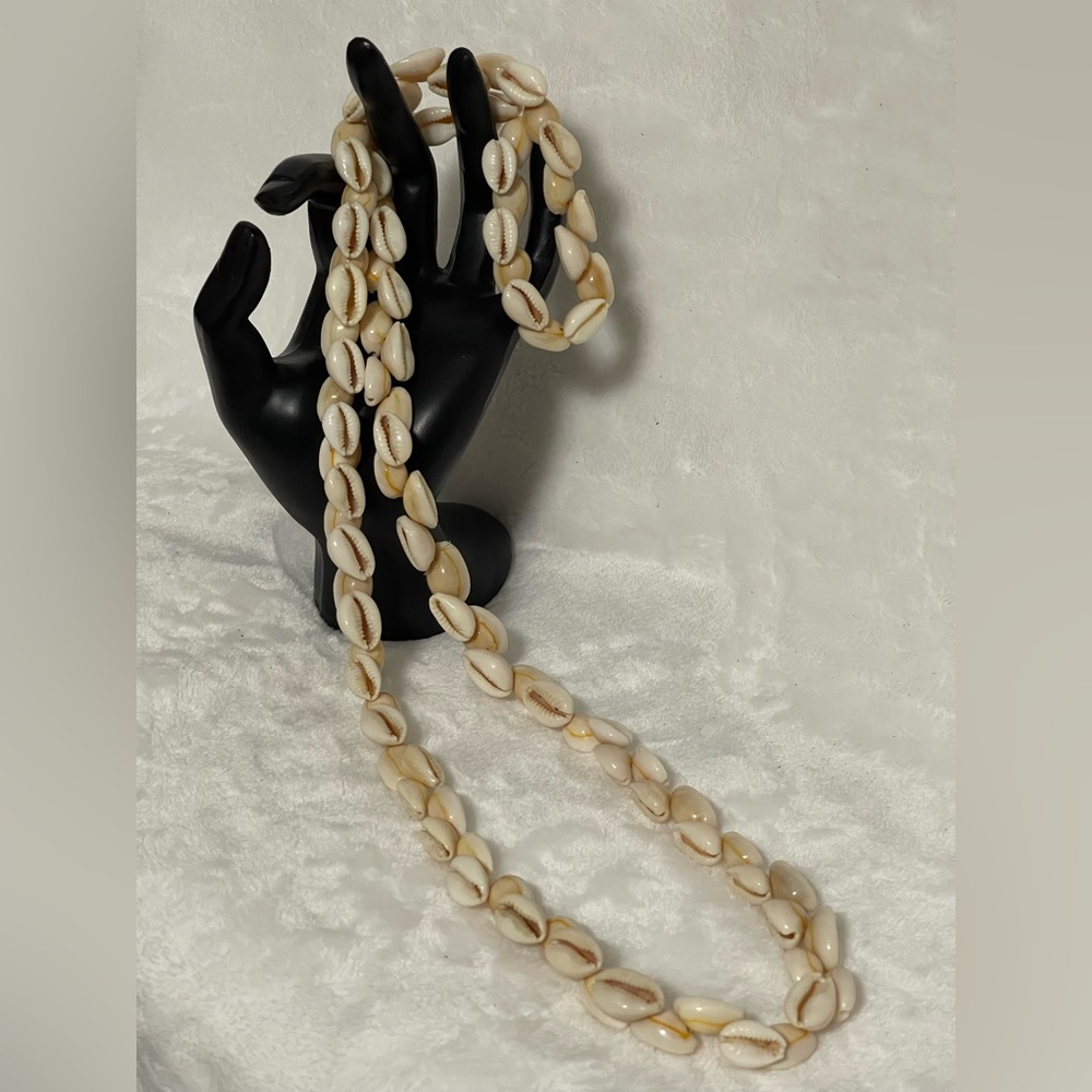 Vintage Cowrie Shell Lai Necklace 1970s Hawaii Handmade